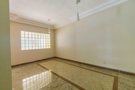 Casa de condomínio à venda com 297m², 3 quartos e 3 vagas Casa de condomínio à venda com 297m², 3 quartos e 3 vagasSala