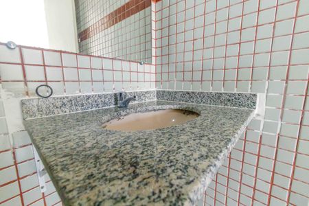 Casa de condomínio à venda com 297m², 3 quartos e 3 vagas Casa de condomínio à venda com 297m², 3 quartos e 3 vagasBanheiro da Suíte 1