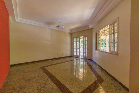 Casa de condomínio à venda com 297m², 3 quartos e 3 vagas Casa de condomínio à venda com 297m², 3 quartos e 3 vagasSala