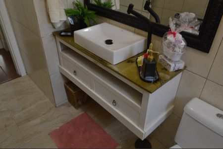 Casa à venda com 350m², 3 quartos e 2 vagas Casa à venda com 350m², 3 quartos e 2 vagasBanheiro