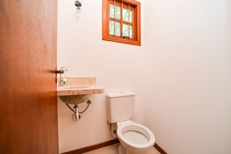 Casa à venda com 316m², 3 quartos e 3 vagas Casa à venda com 316m², 3 quartos e 3 vagasLavabo