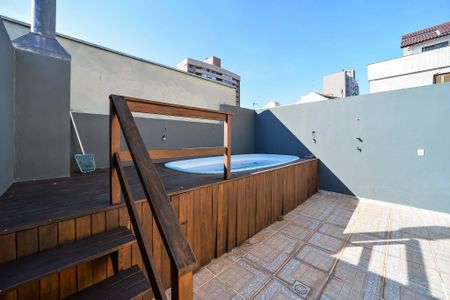 Casa à venda com 316m², 3 quartos e 3 vagas Casa à venda com 316m², 3 quartos e 3 vagasPiscina