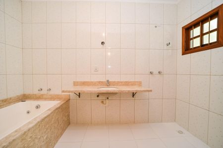 Casa à venda com 316m², 3 quartos e 3 vagas Casa à venda com 316m², 3 quartos e 3 vagasBanheiro da Suíte