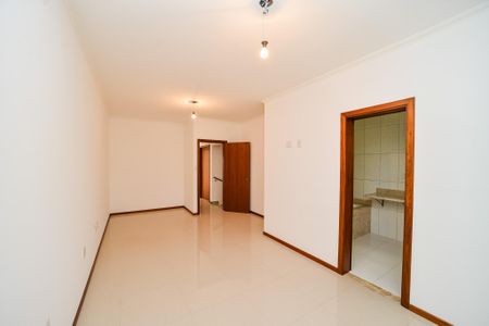 Casa à venda com 316m², 3 quartos e 3 vagas Casa à venda com 316m², 3 quartos e 3 vagasSuíte