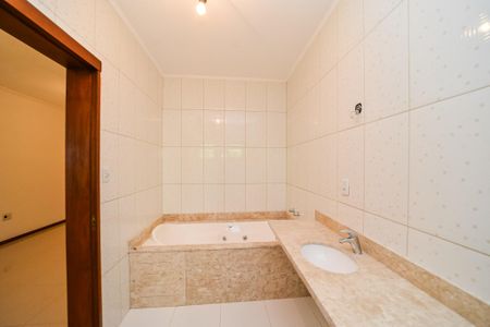 Casa à venda com 316m², 3 quartos e 3 vagas Casa à venda com 316m², 3 quartos e 3 vagasBanheiro da Suíte