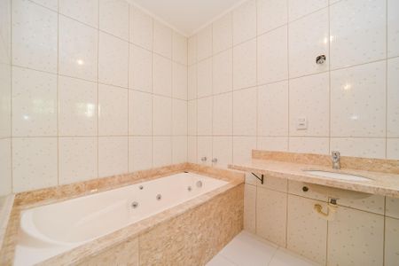 Casa à venda com 316m², 3 quartos e 3 vagas Casa à venda com 316m², 3 quartos e 3 vagasBanheiro da Suíte