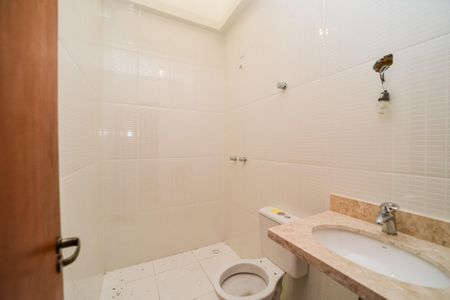 Casa à venda com 316m², 3 quartos e 3 vagas Casa à venda com 316m², 3 quartos e 3 vagasBanheiro Social