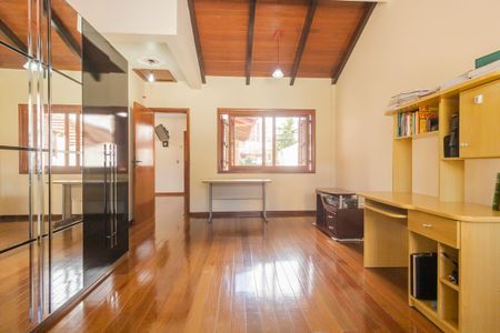 Casa à venda com 240m², 4 quartos e 7 vagasSala do segundo andar