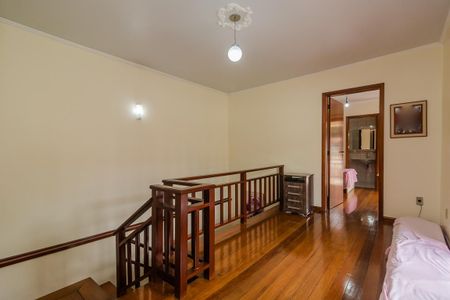 Casa à venda com 240m², 4 quartos e 7 vagasCorredor do segundo andar