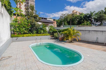 Casa à venda com 240m², 4 quartos e 7 vagasQuintal