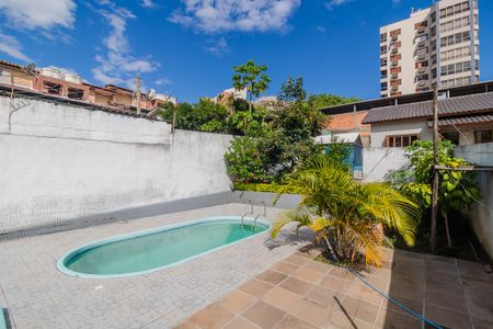 Casa à venda com 240m², 4 quartos e 7 vagasQuintal