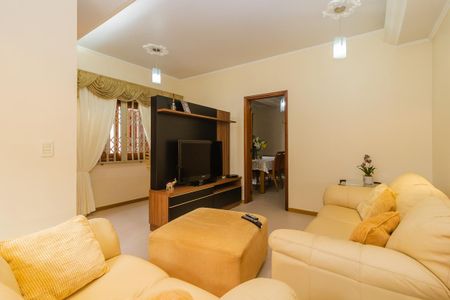 Casa à venda com 240m², 4 quartos e 7 vagasSala