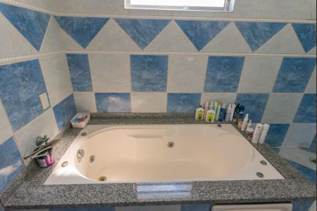 Casa à venda com 300m², 3 quartos e 4 vagasBanheiro da Suíte