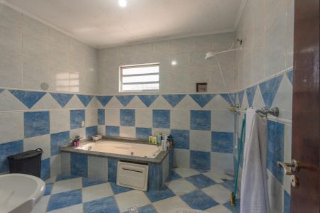 Casa à venda com 300m², 3 quartos e 4 vagasBanheiro da Suíte