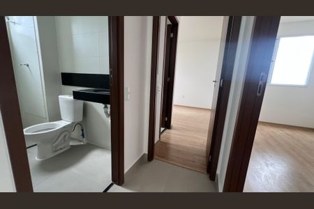 Apartamento à venda com 51m², 2 quartos e 1 vaga Apartamento à venda com 51m², 2 quartos e 1 vagaBanheiro Social