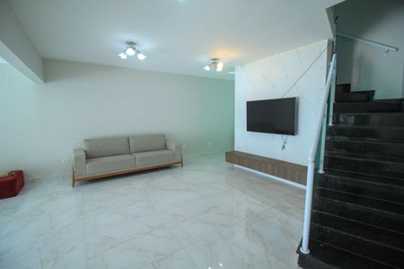 Casa à venda com 150m², 3 quartos e 3 vagas Casa à venda com 150m², 3 quartos e 3 vagasSala