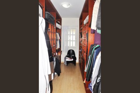 Casa à venda com 400m², 5 quartos e 6 vagasDetalhe - Clouset