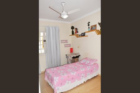 Casa à venda com 400m², 5 quartos e 6 vagasDetalhe - Quarto 02 com Suíte