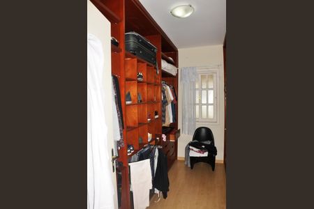 Casa à venda com 400m², 5 quartos e 6 vagasDetalhe - Clouset