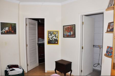 Casa à venda com 400m², 5 quartos e 6 vagasDetalhe - Quarto 02 com Suíte