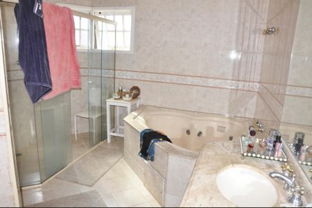 Casa à venda com 400m², 5 quartos e 6 vagasDetalhe - Suíte