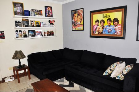 Casa à venda com 400m², 5 quartos e 6 vagasDetalhe - Sala de Tv