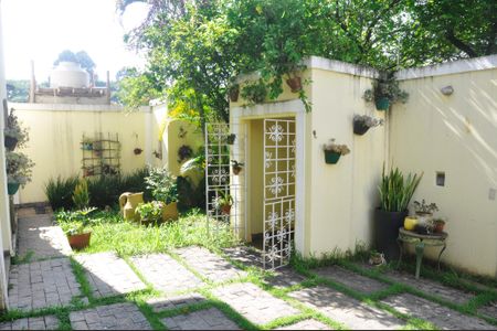 Casa à venda com 400m², 5 quartos e 6 vagasQuintal e Garagem