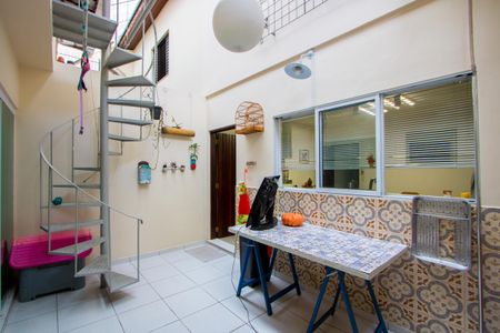Casa à venda com 200m², 3 quartos e 4 vagas Casa à venda com 200m², 3 quartos e 4 vagasQuintal