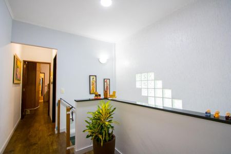 Casa à venda com 200m², 3 quartos e 4 vagas Casa à venda com 200m², 3 quartos e 4 vagasCorredor