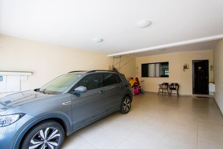 Casa à venda com 200m², 3 quartos e 4 vagas Casa à venda com 200m², 3 quartos e 4 vagasGaragem