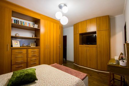 Casa à venda com 200m², 3 quartos e 4 vagas Casa à venda com 200m², 3 quartos e 4 vagasQuarto 1 - Suíte