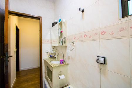 Casa à venda com 200m², 3 quartos e 4 vagas Casa à venda com 200m², 3 quartos e 4 vagasBanheiro social