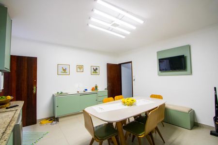 Casa à venda com 200m², 3 quartos e 4 vagas Casa à venda com 200m², 3 quartos e 4 vagasCozinha