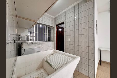 Casa à venda com 221m², 4 quartos e 7 vagasLavanderia