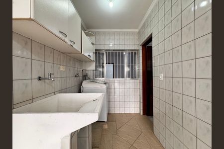 Casa à venda com 221m², 4 quartos e 7 vagasLavanderia