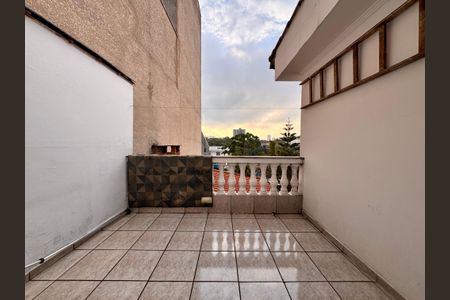 Casa à venda com 221m², 4 quartos e 7 vagasVaranda