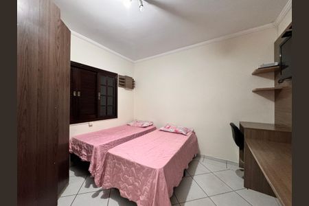 Casa à venda com 221m², 4 quartos e 7 vagasQuarto 2