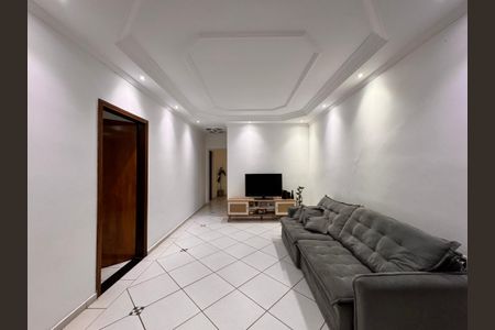 Casa à venda com 221m², 4 quartos e 7 vagasSala