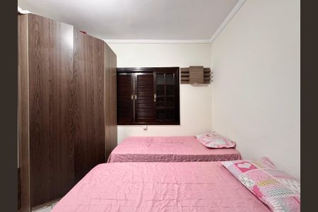 Casa à venda com 221m², 4 quartos e 7 vagasQuarto 2