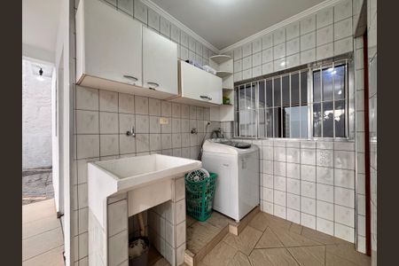 Casa à venda com 221m², 4 quartos e 7 vagasLavanderia