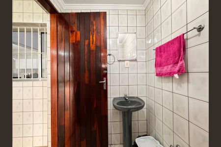 Casa à venda com 221m², 4 quartos e 7 vagasBanheiro de serviço