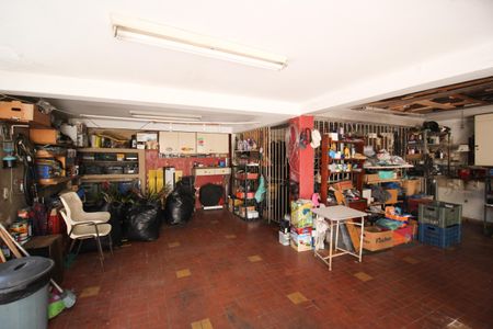 Casa à venda com 282m², 4 quartos e 6 vagas Casa à venda com 282m², 4 quartos e 6 vagasGaragem