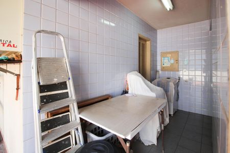 Casa à venda com 282m², 4 quartos e 6 vagas Casa à venda com 282m², 4 quartos e 6 vagasÁrea de Serviço