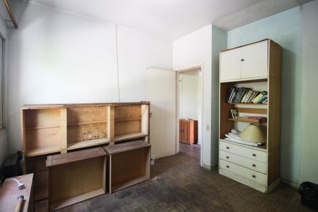 Casa à venda com 282m², 4 quartos e 6 vagas Casa à venda com 282m², 4 quartos e 6 vagasQuarto 3