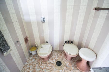 Casa à venda com 282m², 4 quartos e 6 vagas Casa à venda com 282m², 4 quartos e 6 vagasBanheiro da Suíte