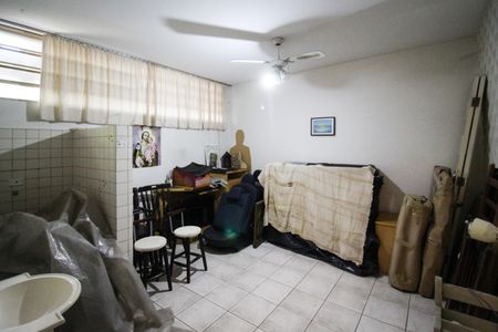 Casa à venda com 282m², 4 quartos e 6 vagas Casa à venda com 282m², 4 quartos e 6 vagasQuarto 4