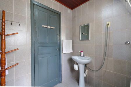 Casa à venda com 170m², 2 quartos e 2 vagasBanheiro