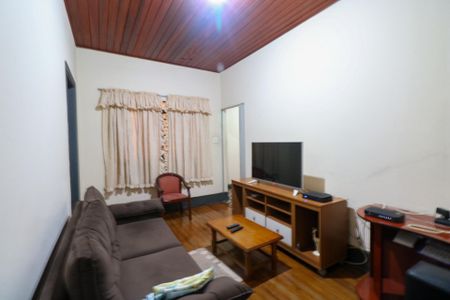 Casa à venda com 170m², 2 quartos e 2 vagasSala