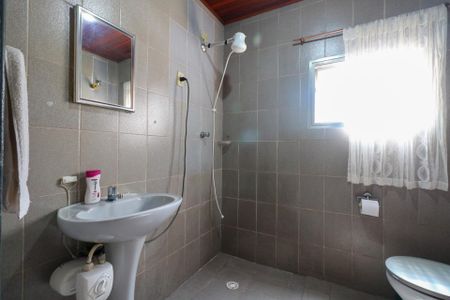 Casa à venda com 170m², 2 quartos e 2 vagasBanheiro