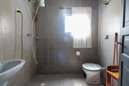 Casa à venda com 170m², 2 quartos e 2 vagasBanheiro